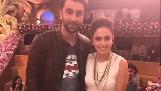 When Ranbir Kapoor recognized Amruta Khanvilkar! Thumbnail