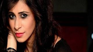 When Kishwer Merchant TEASED an on-going controversy in style..! Thumbnail
