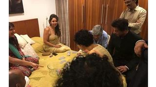 Shah Rukh Khan plays cards with Aamir's wife Kiran Rao!! Thumbnail