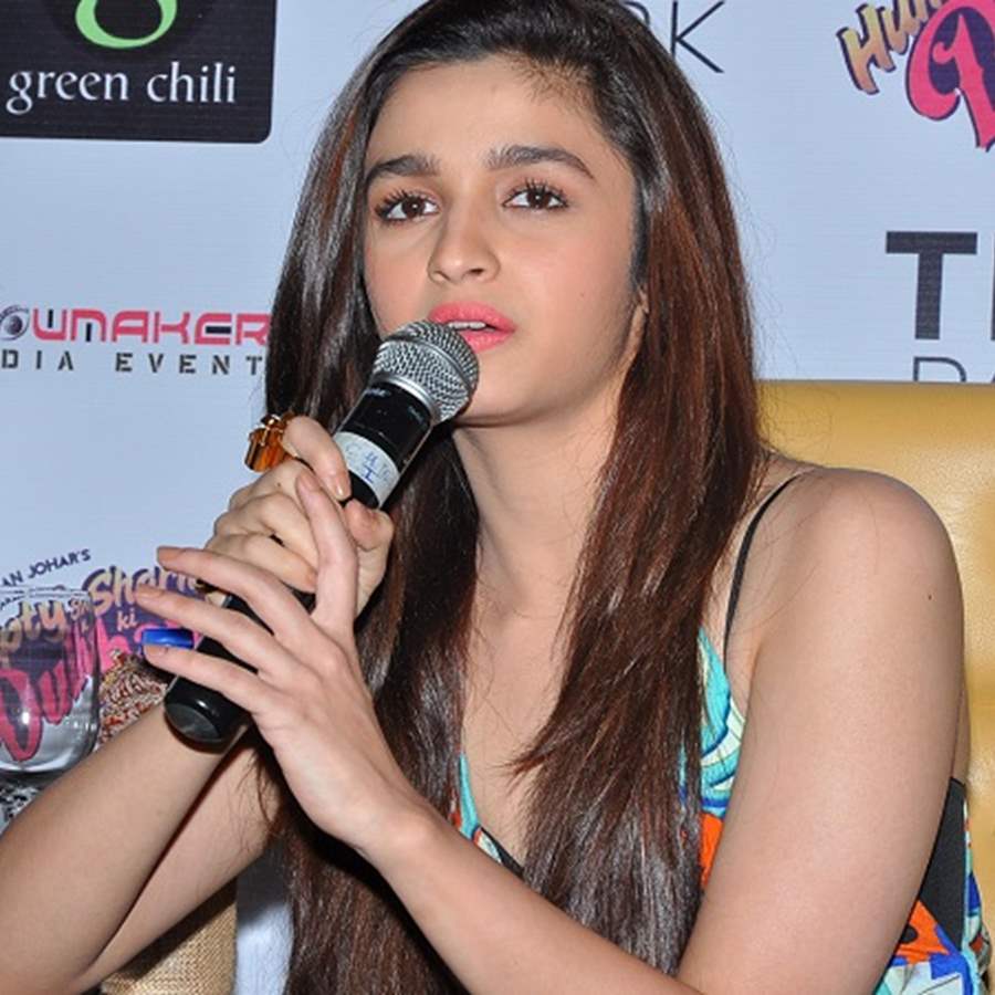 Alia Bhatt nails Aka Ombre Nails A super hit since her wedding. Let's apply  these beautiful press on nails That can later be reused se... | Instagram