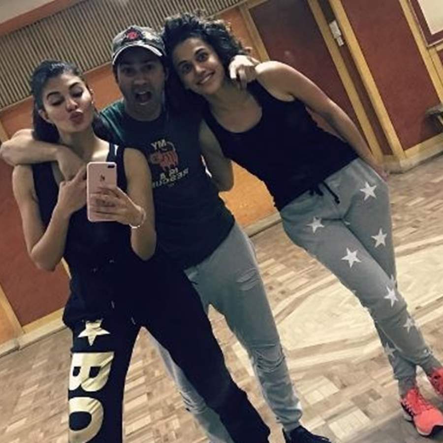 Jacqueline, Varun and Tapsee rehearse for a song from Judwaa 2 ...