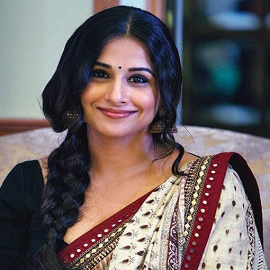 Glamorous Indian Model Actress Vidya Balan Photos In Black Saree | Indian  beauty saree, Vidya balan, Indian model