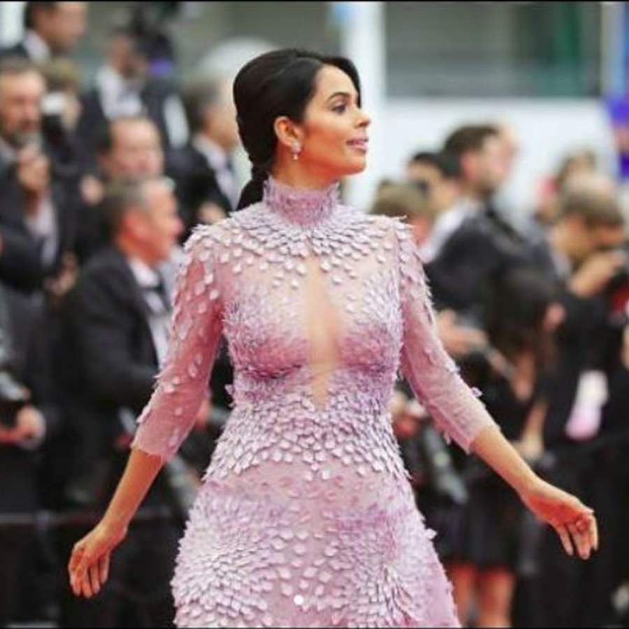 900px x 900px - Mallika Sherawat At Cannes 2018 Is Classy And Elegant | India Forums
