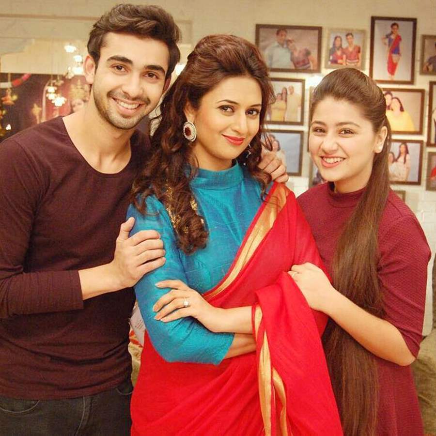 900px x 900px - Divyanka Tripathi shared a THROWBACK picture from 'Yeh Hai Mohabbatein' and  it is major nostalgia