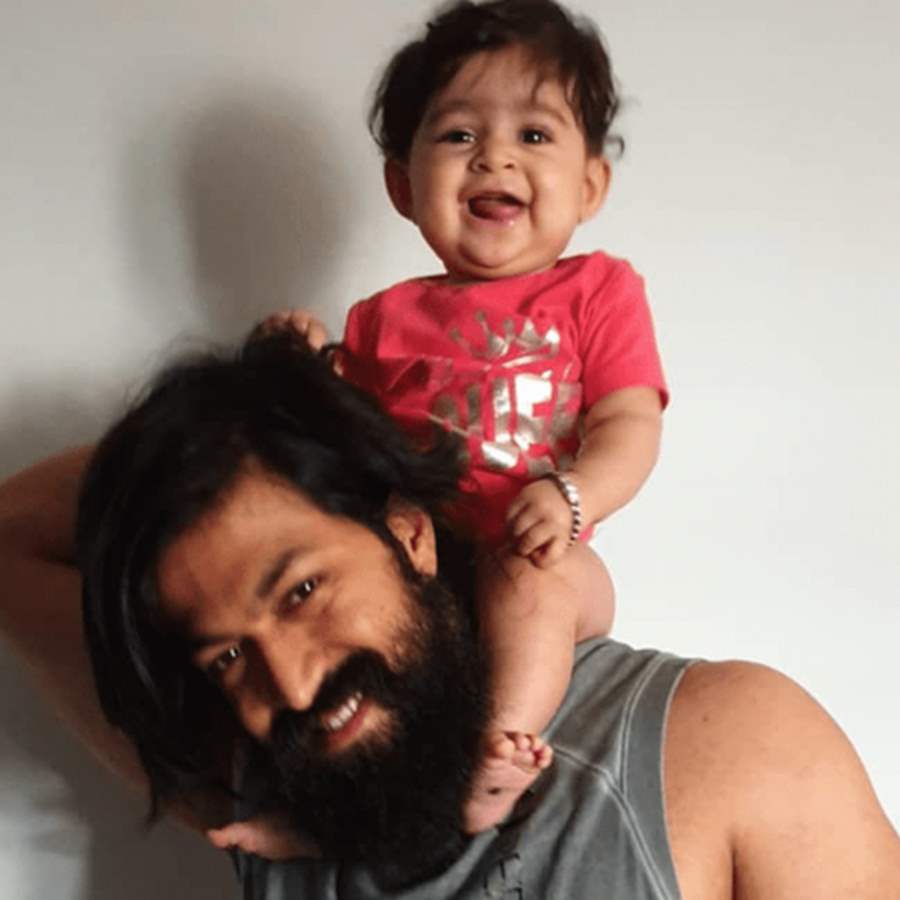 Video: . star Yash bonds with his daughter amid COVID-19 outbreak! |  India Forums