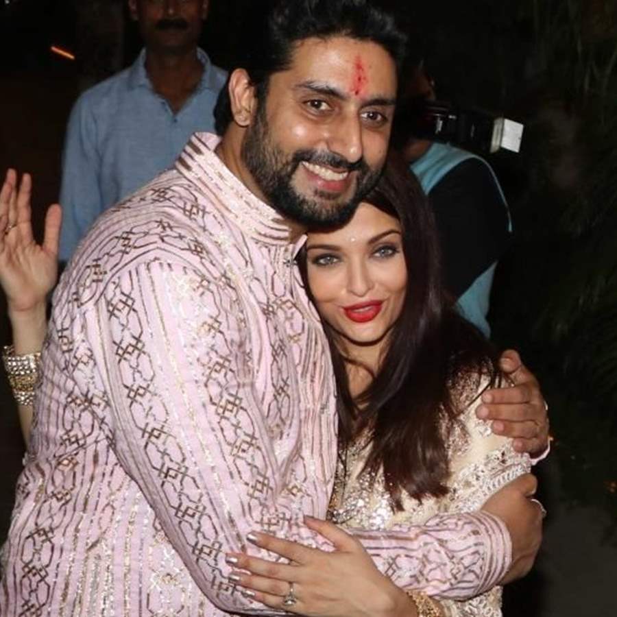 Abhishek Bachchan's 'missing' wedding ring fuels 'rift' rumours with Aishwarya  Rai Bachchan, netizens share views | Etimes - Times of India Videos