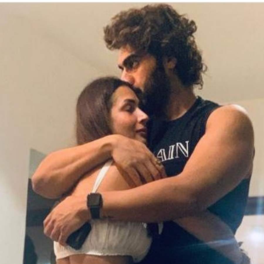 Malaika Arora seals her love as she shares an adorable picture with beau Arjun Kapoor