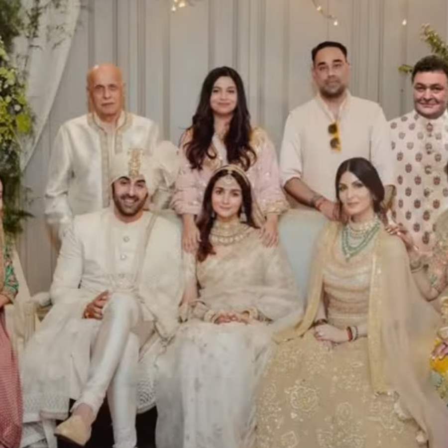 Alia and Ranbir wedding: Kareena Kapoor Khan and Saif Ali Khan redefine  royalty as they dress ...