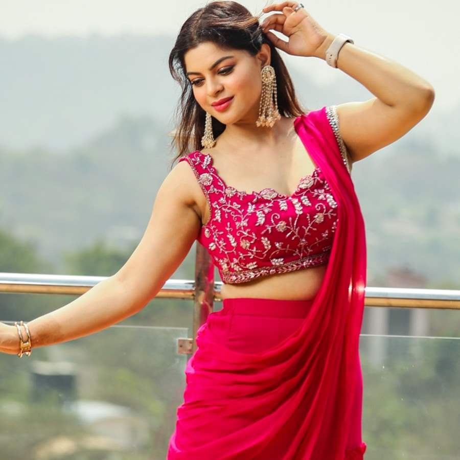 Sneha wagh navel