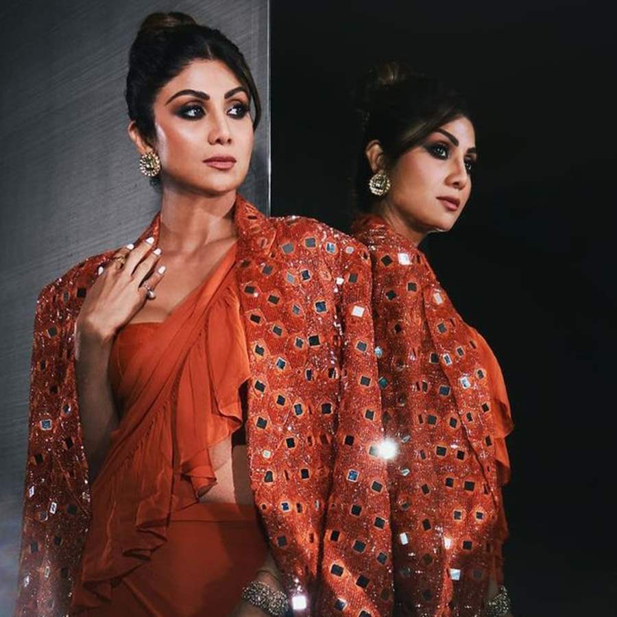 STYLE FILE! It was a red affair for Kajol, Priyanka Chopra, Shilpa Shetty,  Raveena Tandon; newly married Kajal Aggarwal looked exquisite celebrating  her first Karwa Chauth : Bollywood News - Bollywood Hungama