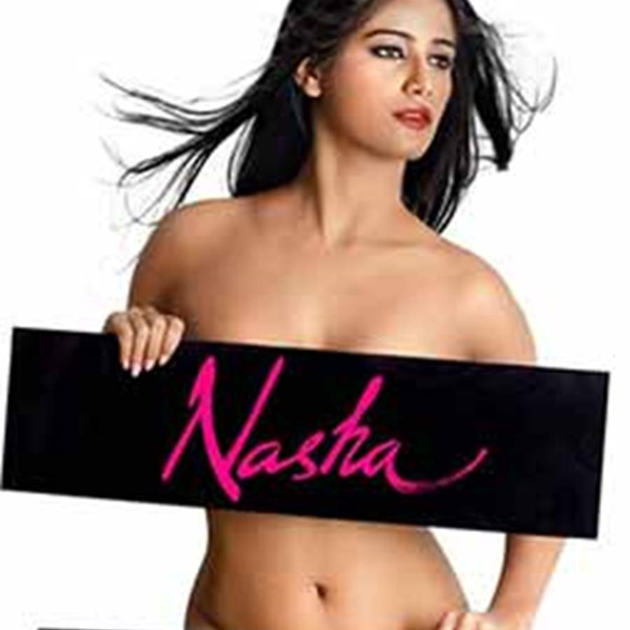 Naha Kakkar Xxx Videos - Please don't compare me with Sunny Leone: Poonam Pandey | India Forums