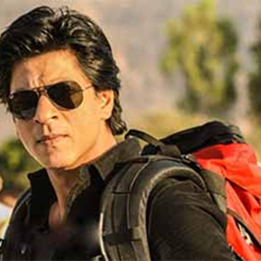 Chennai Express  Shah Rukh Khan tries to talk in Tamil  Movie Scene   YouTube