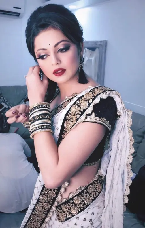 Abhinetri  (Actress) Thumbnail