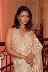  Alia Bhatt hosts the Hope Gala in support of the Salaam Bombay Foundation! 