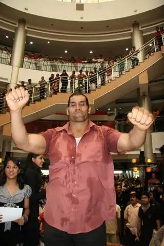 Khali meets fans at Inorbit Mall Thumbnail