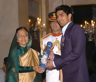 The President, Smt Pratibha Devisingh Patil presenting the Padma Vibhushan Award Thumbnail