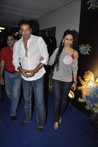 Shilpa Shetty with Raj Kundra at her 'Royalty' restaurant opening, Bandra Thumbnail