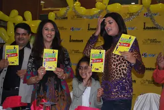 Sushmita Sen at Shobha De''s book S'' Secret launch at Landmark, Infiniti Mall Thumbnail