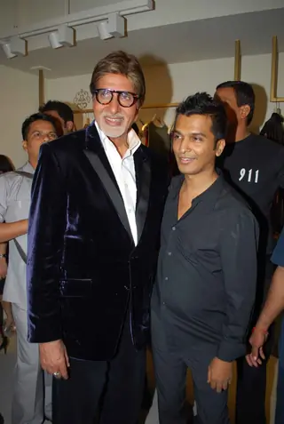 Big B launches Vikram Phadnis store at Juhu Thumbnail