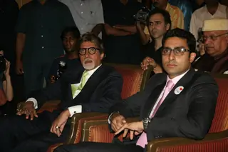 Amitabh Bachchan and Abhishek Bachchan watch Paa with kids Thumbnail