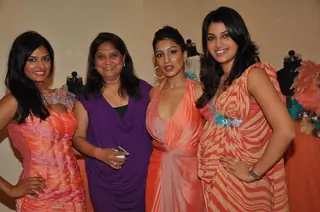 Nisha Sagar unveils her ‘Evening Romance’collection at her studio Thumbnail