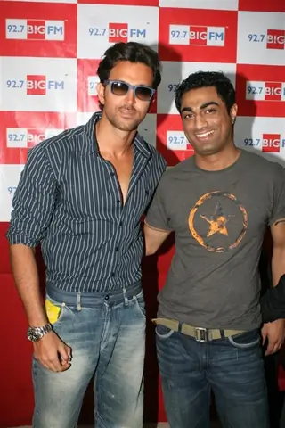 Hrithik Roshan at Big FM to promote Guzaarish Thumbnail