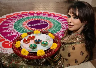Bollywood actress Poonam Jhawer covered photoshoot for Festival “Deepawali” in between Colourful Rangoli & Candles Thumbnail