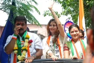 Urmila campaigns for Sachin Ahir in Worli Thumbnail