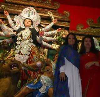 Raima Sen and Poonam Dhilon at the inauguration of Durga puja at North Kolkata Thumbnail