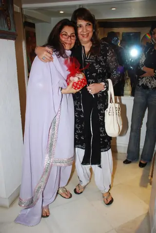 Dimple Kapadia at Bina Aziz art event at Juhu, in Mumbai Thumbnail