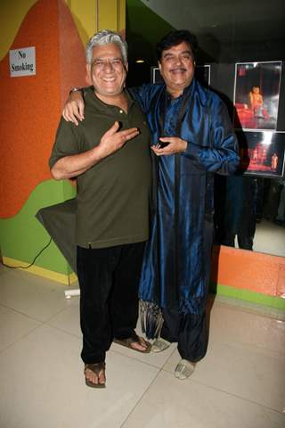 Om Puri and Shatrughan Sinha at the &quot;Success Bash of Chanakya&quot;