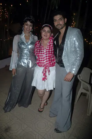 Debina Bonnerjee birthday bash at Madh with Retro Theme Thumbnail