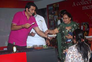 Sanjeev Kapoor cooked live at Oberoi Mall