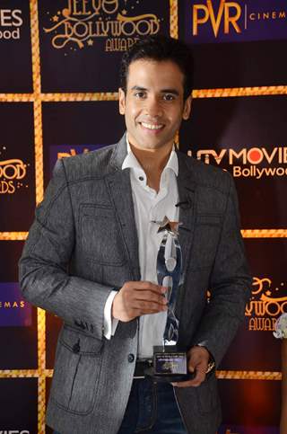 Tusshar Kapoor wins best actor in a comic role at the 1st Jeeyo Bollywood Awards