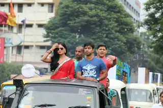 Veena Malik Silk Sakkath running housefull Thumbnail