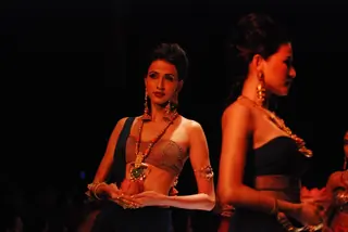 Mugdha Godse showstopper for Apala Show at IIJW 2013 Thumbnail