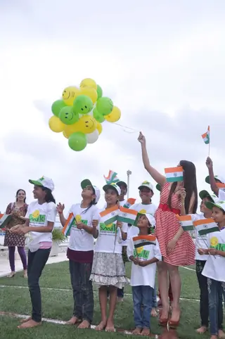 Prachi Desai celebrates Independence Day with under privilage children Thumbnail