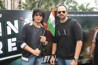 Shahrukh Khan meets fans at Big Cinemas on Independence Day Thumbnail