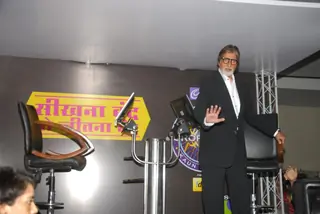 Amitabh Bachchan flags off the Hot Seat Aapke Shehar' Van Thumbnail