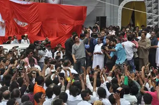 Bollywood takes part in Dahi Handi celebrations Thumbnail