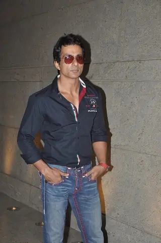 Sonu Sood at MUNA event for school children Thumbnail