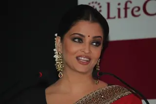 Aishwarya Rai Launches Lifecells Thumbnail