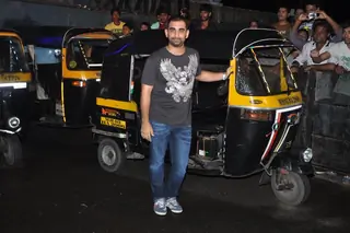 Special Screening of Raja Natwarlal for Rickshaw Drivers Thumbnail
