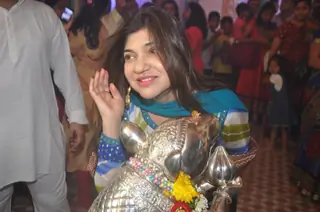 Alka Yagnik Visits Andheri Cha Raja Thumbnail
