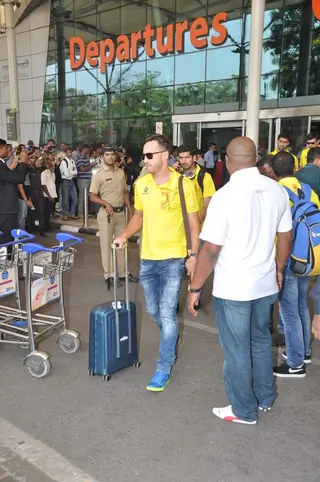 Dhoni snapped with his Small Kid Thumbnail