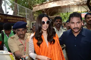 Deepika Snapped at Siddhivinayak Thumbnail