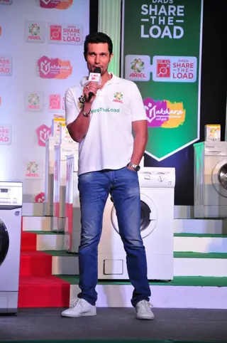 Randeep Hooda Promotes 'Ariel' Detergent Thumbnail