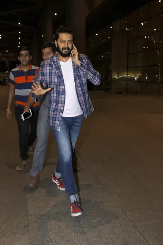 Grand Masti celebs spotted at airport Thumbnail