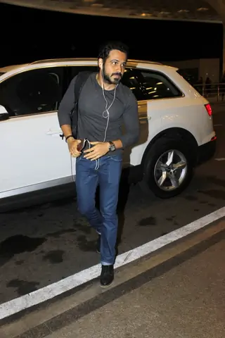 Emraan Hashmi spotted at airport! Thumbnail