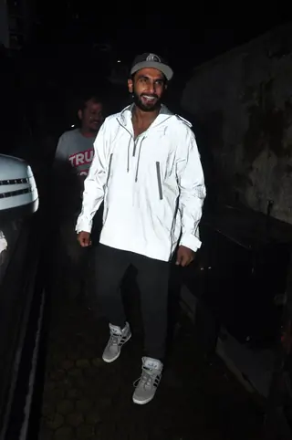 Ranveer Singh snapped in anti-pap jacket Thumbnail
